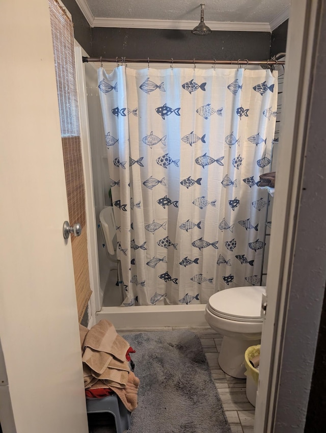 205 Cloverdale Blvd, Fort Walton Beach, FL 32547 - bathroom featuring ornamental molding and curtained shower