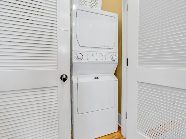 125 Silver Laurel Way, Santa Rosa Beach, FL 32459 - washroom featuring estacked washer and dryer