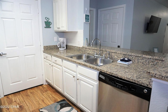 504 Lighthouse Rd Unit 504, Panama City Beach, FL 32407 - kitchen with dishwasher, a sink, light wood-style flooring, white cabinets, and decorative backsplash