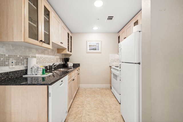 9100 Baytowne Wharf Blvd Unit 261, Miramar Beach, FL 32550 - kitchen with white appliances, a sink, decorative backsplash, light brown cabinets, and glass insert cabinets