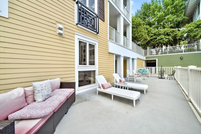 9100 Baytowne Wharf Blvd Unit 261, Miramar Beach, FL 32550 - view of patio / terrace with an outdoor hangout area