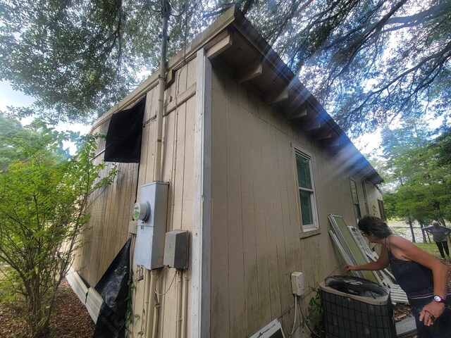 1989 Juniper Lake Rd, Defuniak Springs, FL 32433 - view of home's exterior featuring central AC unit
