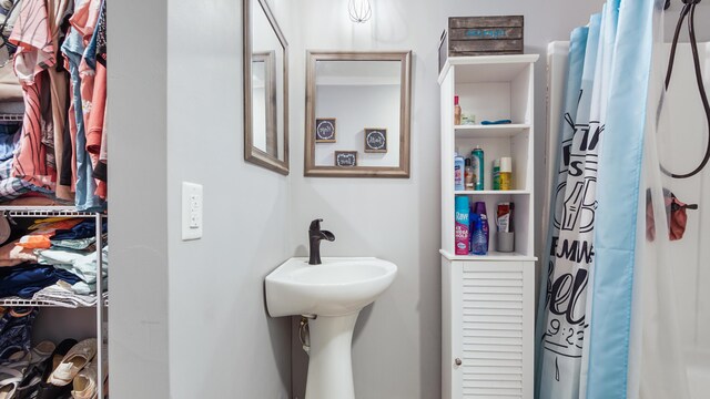 241 Mullet Dr, Freeport, FL 32439 - bathroom featuring a sink