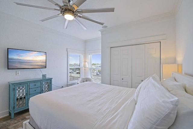 330 Tang O Mar Dr, Destin, FL 32550 - bedroom with crown molding, dark wood-style floors, a closet, and a ceiling fan