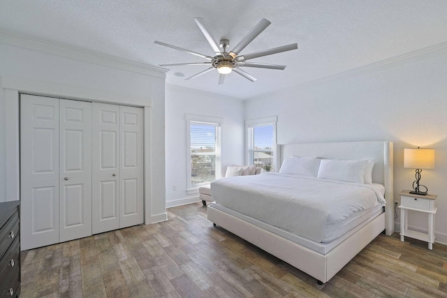 330 Tang O Mar Dr, Destin, FL 32550 - bedroom with crown molding, wood finished floors, a closet, a textured ceiling, and a ceiling fan
