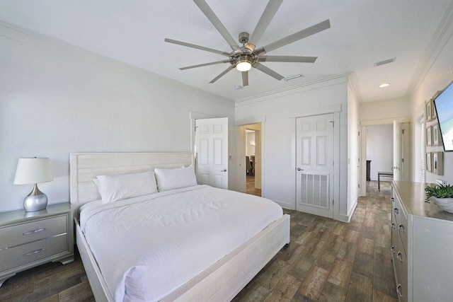 330 Tang O Mar Dr, Destin, FL 32550 - bedroom featuring dark wood-type flooring, ornamental molding, ceiling fan, and recessed lighting