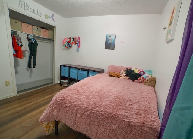 74 8th St, Shalimar, FL 32579 - bedroom with wood finished floors and a closet