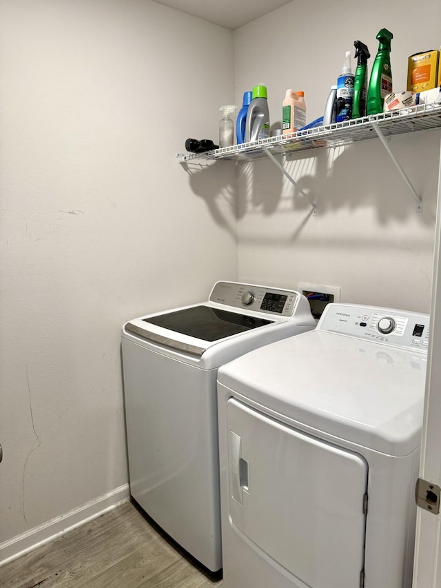 629 Earl Godwin Rd, Freeport, FL 32439 - laundry area with washing machine and clothes dryer and wood finished floors