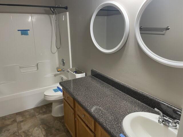 116 Nicole Ln, Crestview, FL 32539 - bathroom with vanity and shower / bath combination