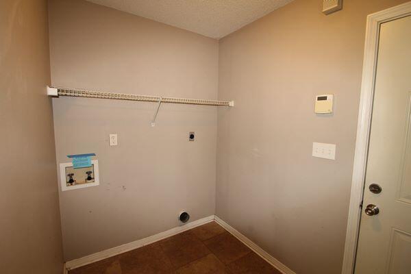 116 Nicole Ln, Crestview, FL 32539 - washroom with hookup for an electric dryer and washer hookup
