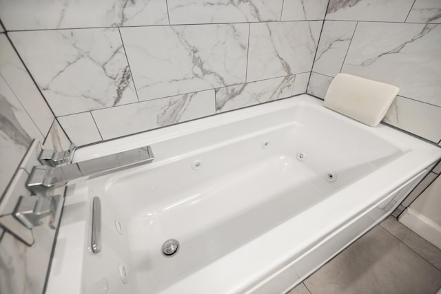 113 Durango Rd, Destin, FL 32541 - full bath featuring a tub with jets