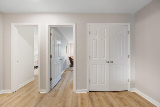 233 Sand Oak Blvd, Panama City Beach, FL 32413 - unfurnished bedroom featuring light wood-style flooring, baseboards, and a closet