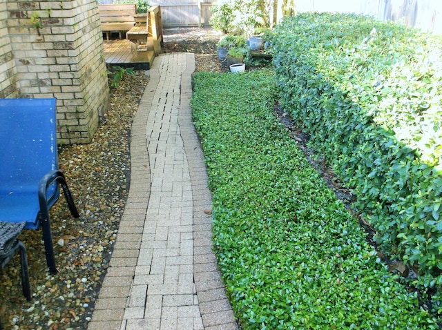 8 NE Carlyle Ct, Fort Walton Beach, FL 32547 - view of yard