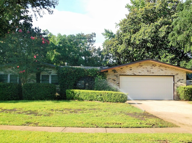 8 NE Carlyle Ct, Fort Walton Beach, FL 32547 - view of front of property featuring a garage, brick siding, and a front lawn
