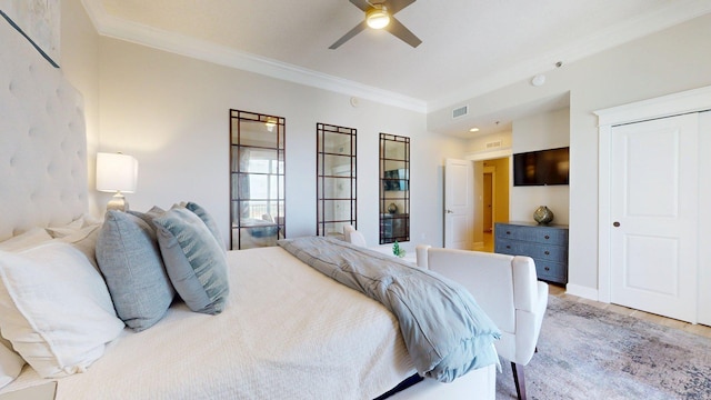 11807 Front Beach Rd Unit 1- 2204, Panama City Beach, FL 32407 - bedroom with ornamental molding, a closet, ceiling fan, and light wood-type flooring