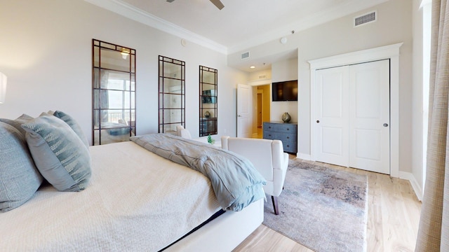 11807 Front Beach Rd Unit 1- 2204, Panama City Beach, FL 32407 - bedroom featuring crown molding, light wood-style flooring, a closet, baseboards, and ceiling fan