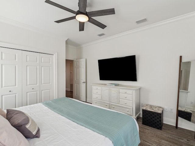 221 Seacrest Beach Blvd E, Seacrest, FL 32461 - bedroom with crown molding, wood finished floors, a closet, and ceiling fan