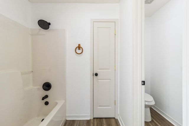 51 Yearling Ct, Defuniak Springs, FL 32433 - full bath with wood finished floors and shower / washtub combination
