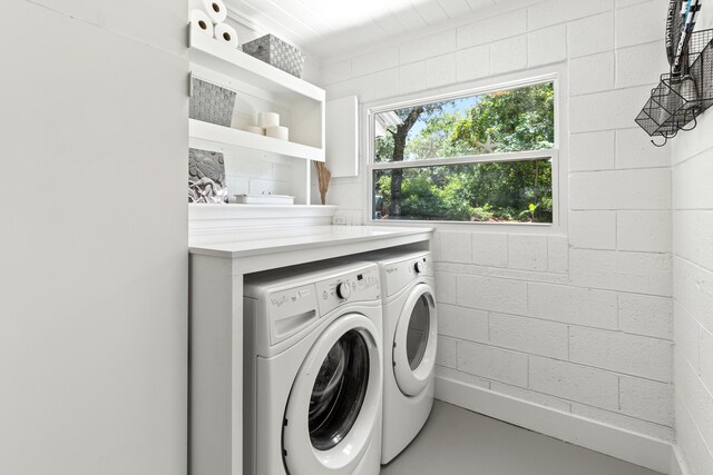 41 E Grove Ave, Santa Rosa Beach, FL 32459 - laundry room featuring independent washer and dryer