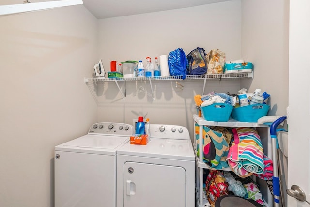364 Lightning Bug Ln, Freeport, FL 32439 - laundry area featuring washing machine and clothes dryer