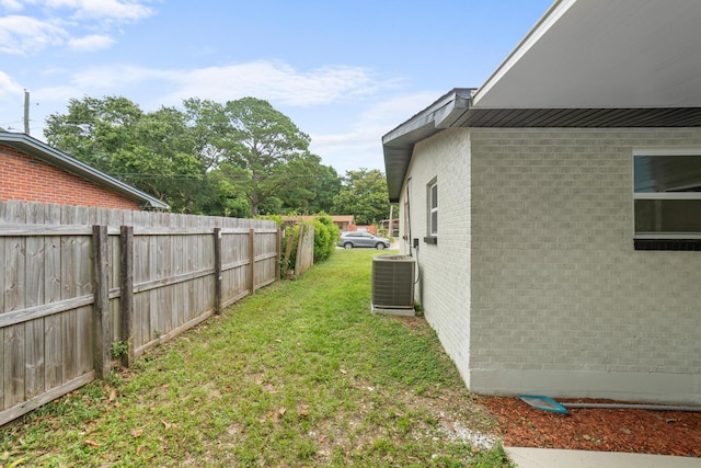 1023 W Webster Dr, Pensacola, FL 32505 - view of yard