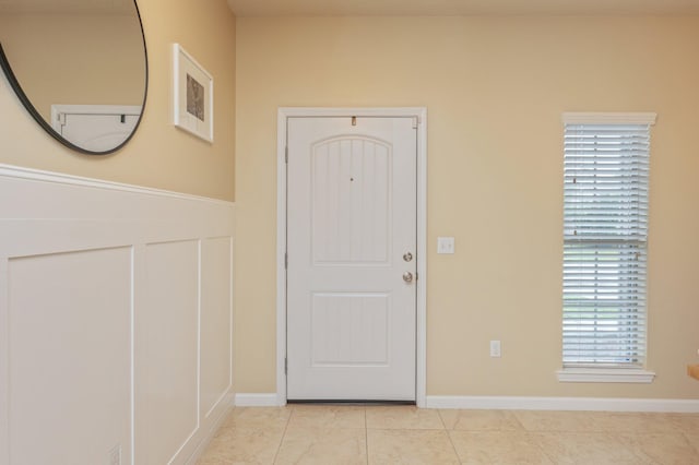 4530 Annabelle Ln, Crestview, FL 32539 - entrance foyer with light tile patterned floors and baseboards