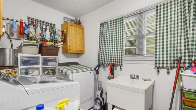 4936 Grassy Pond Rd, Chipley, FL 32428 - laundry room with washer and clothes dryer, cabinet space, and a textured ceiling