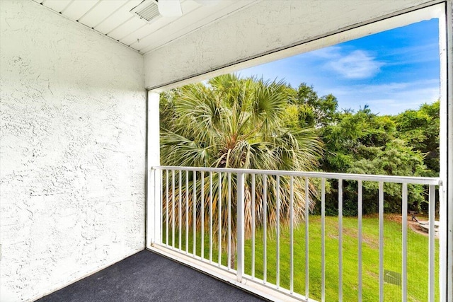 4276 Calinda Ln Apt 138, Niceville, FL 32578 - balcony featuring a ceiling fan