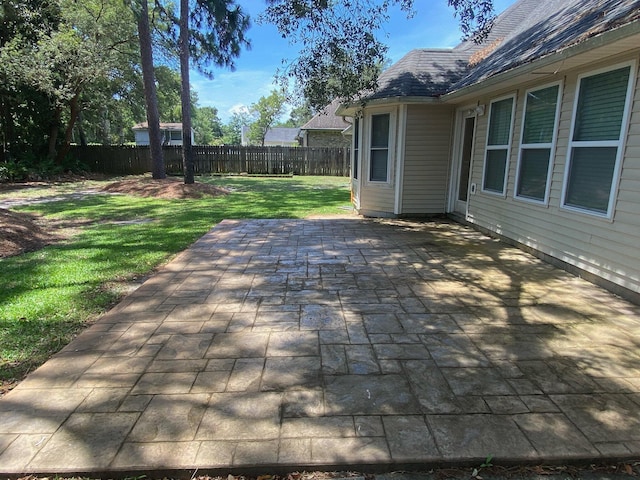 64 Hampton Cir, Niceville, FL 32578 - fenced backyard featuring a patio area