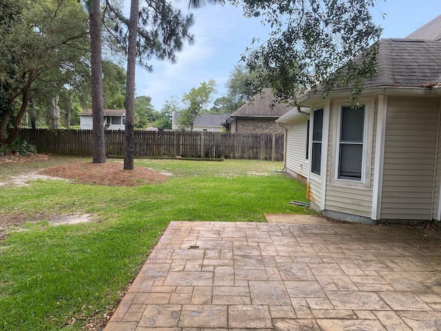 64 Hampton Cir, Niceville, FL 32578 - fenced backyard featuring a patio area