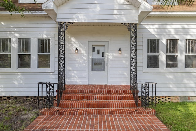 5108 Escambia St, Milton, FL 32570 - entrance to property featuring a porch and crawl space
