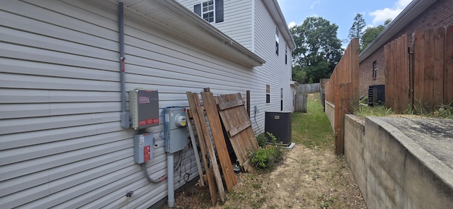 2496 S Lakeview Dr, Crestview, FL 32536 - view of side of property featuring a central air condition unit