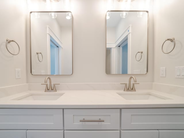 116 E Georgie Pt, Washington, FL 32459 - bathroom featuring double vanity