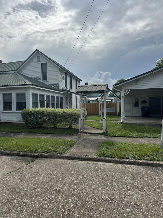 273 E Live Oak Ave, Defuniak Springs, FL 32435 - view of front facade