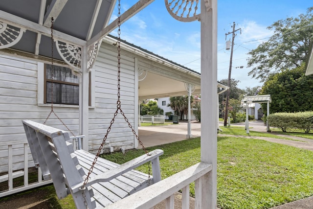 273 E Live Oak Ave, Defuniak Springs, FL 32435 - view of side of home
