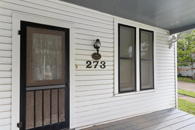 273 E Live Oak Ave, Defuniak Springs, FL 32435 - view of exterior entry