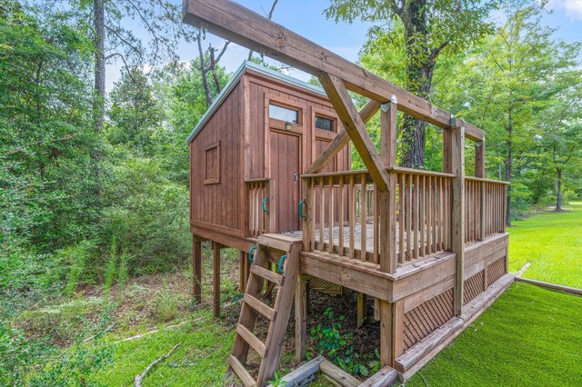 2580 Taylor Rd, Crestview, FL 32536 - deck featuring a yard