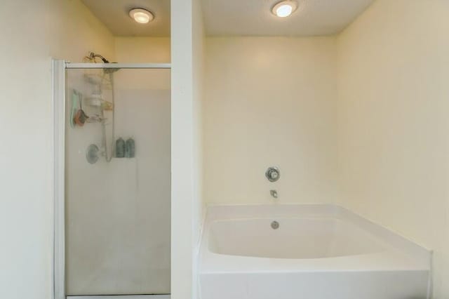 527 Tom Sawyer Ln, Crestview, FL 32536 - full bath with a shower stall and a bath