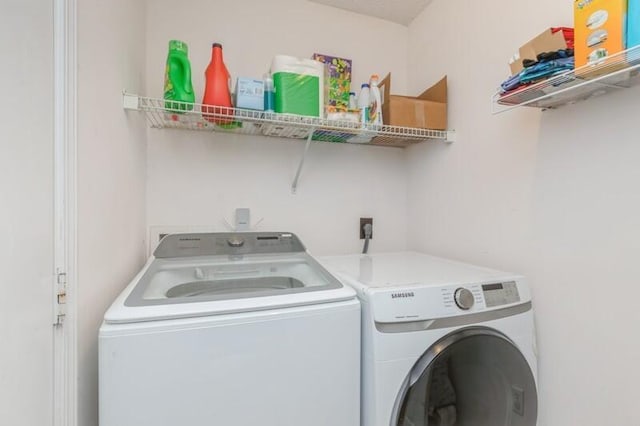 527 Tom Sawyer Ln, Crestview, FL 32536 - laundry room with separate washer and dryer