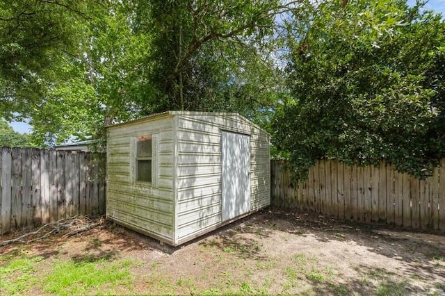 527 Tom Sawyer Ln, Crestview, FL 32536 - view of shed with a fenced backyard