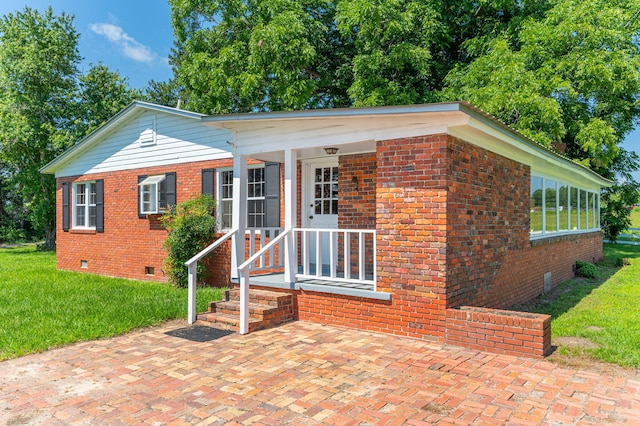 942 Varnum Rd, Laurel Hill, FL 32567 - view of front facade with crawl space, brick siding, and a front yard