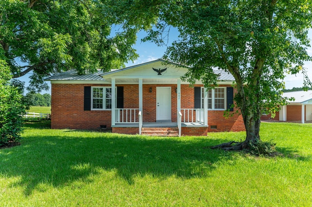 942 Varnum Rd, Laurel Hill, FL 32567 - view of front of house featuring crawl space, a porch, and a front lawn