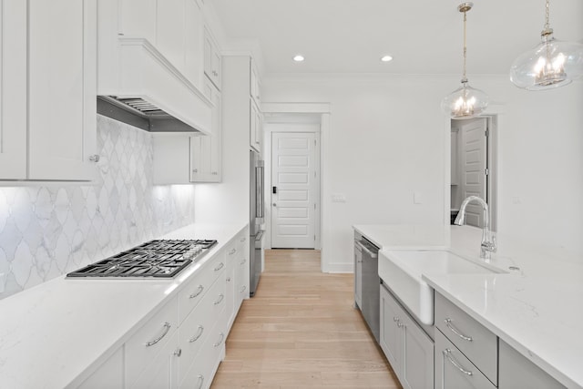 368 Ridgewalk Cir Lot 44B, Santa Rosa Beach, FL 32459 - kitchen with stainless steel appliances, a chandelier, light wood finished floors, white cabinets, and crown molding
