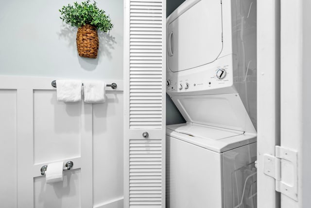 198 Somerset Bridge Rd Unit 143, Santa Rosa Beach, FL 32459 - washroom featuring stacked washing machine and dryer