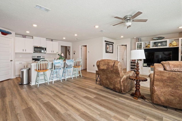 4649 Naval Ct, Crestview, FL 32539 - living area featuring a ceiling fan, light wood-style floors, recessed lighting, and a textured ceiling