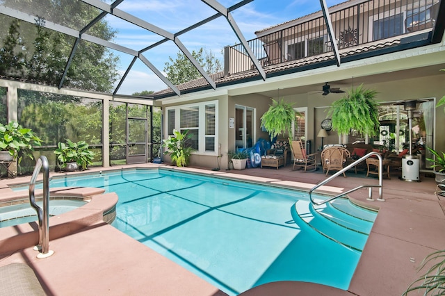 6341 Augusta Cv, Destin, FL 32541 - view of swimming pool with a ceiling fan, a patio area, a pool with connected hot tub, and a lanai