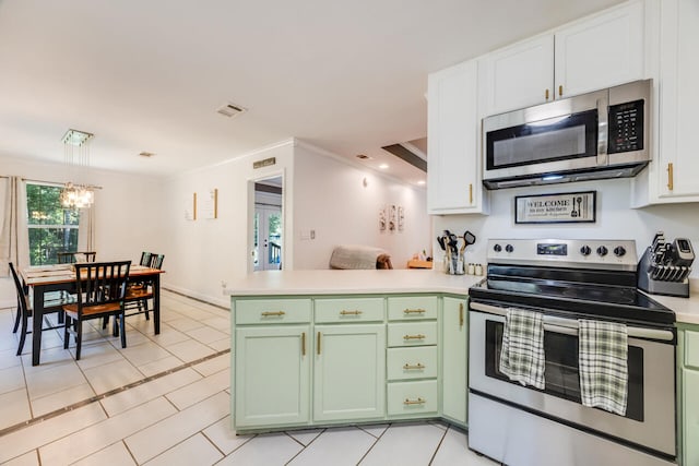 5981 Creekside Cir, Crestview, FL 32536 - kitchen with stainless steel appliances, green cabinetry, a peninsula, a chandelier, and light countertops