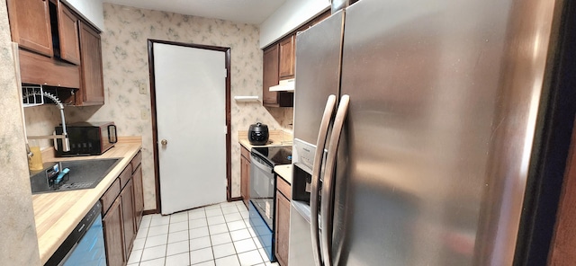 904 Tokalon Ct, Fort Walton Beach, FL 32547 - kitchen with stainless steel refrigerator with ice dispenser, wallpapered walls, black microwave, electric stove, and dishwashing machine