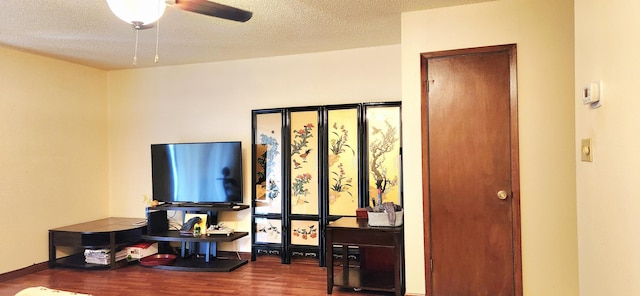 904 Tokalon Ct, Fort Walton Beach, FL 32547 - living room featuring wood finished floors, ceiling fan, and a textured ceiling