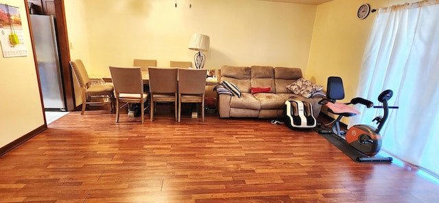 904 Tokalon Ct, Fort Walton Beach, FL 32547 - living room featuring wood finished floors
